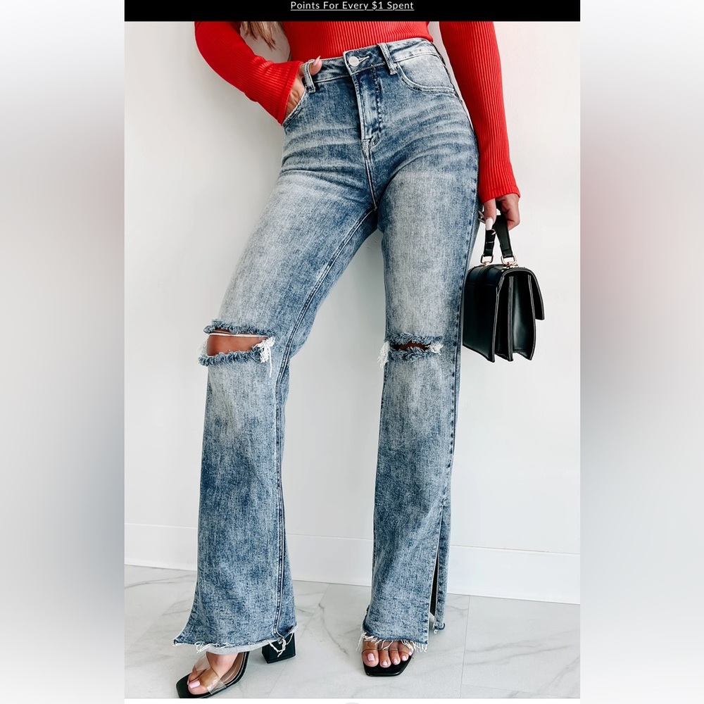 KANCAN RHONDA RISEN HIGH RISE SPLIT HEM JEANS. SIZE 5/27
(sz 3 sold out)
